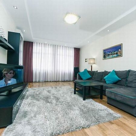 Vip In A New Building Near Lesi Ukrainki 7A Apartamento Kiev Exterior foto