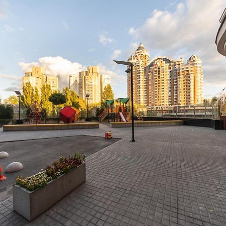 Vip In A New Building Near Lesi Ukrainki 7A Apartamento Kiev Exterior foto