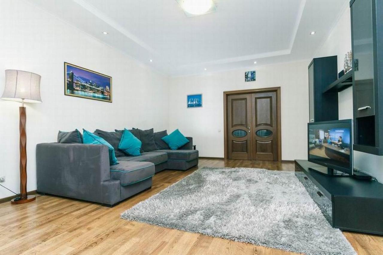 Vip In A New Building Near Lesi Ukrainki 7A Apartamento Kiev Exterior foto