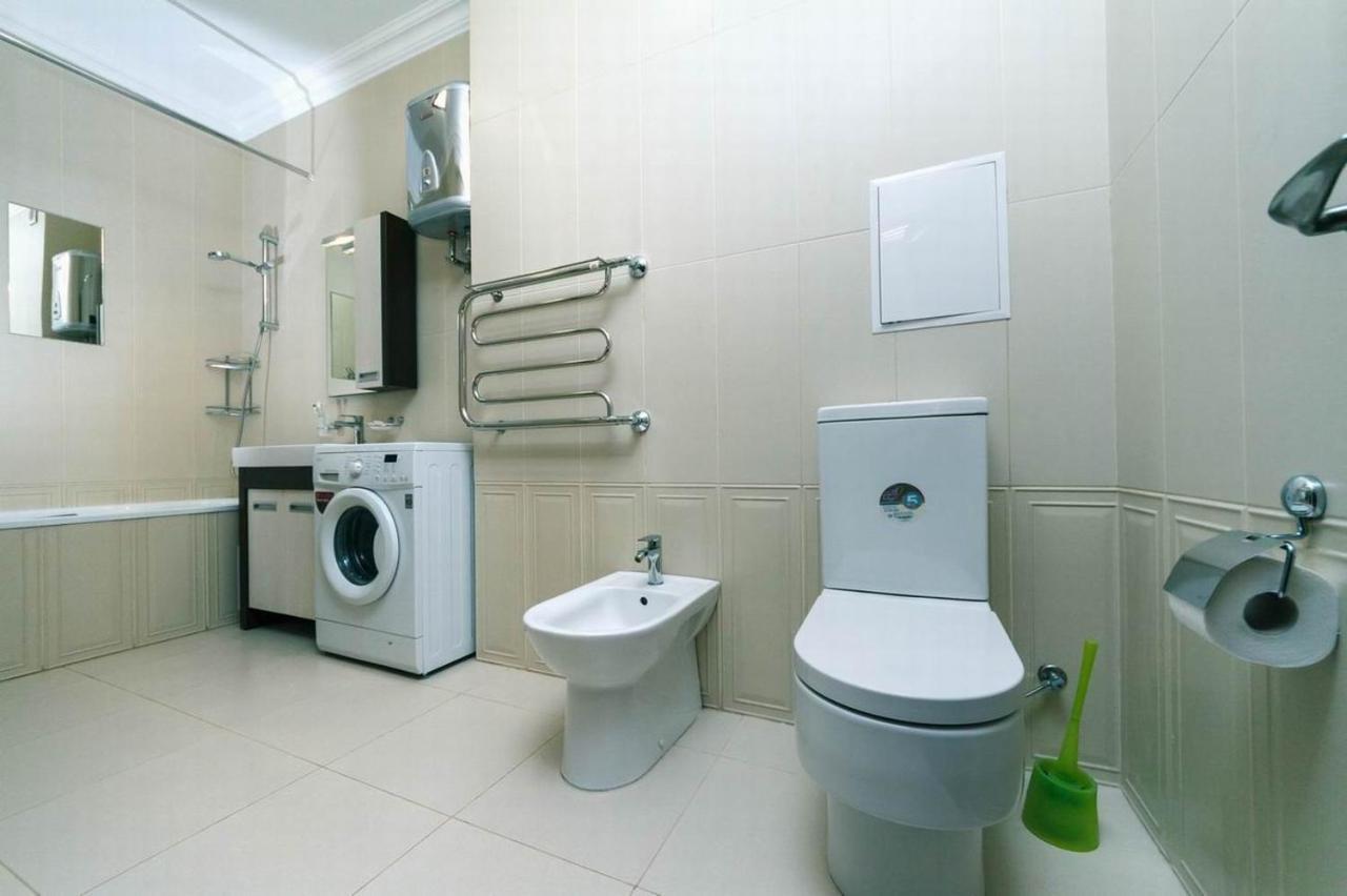 Vip In A New Building Near Lesi Ukrainki 7A Apartamento Kiev Exterior foto