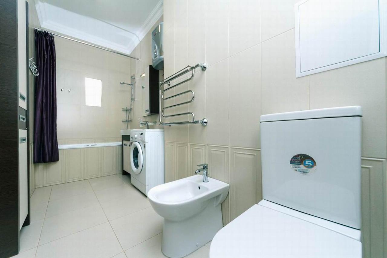 Vip In A New Building Near Lesi Ukrainki 7A Apartamento Kiev Exterior foto