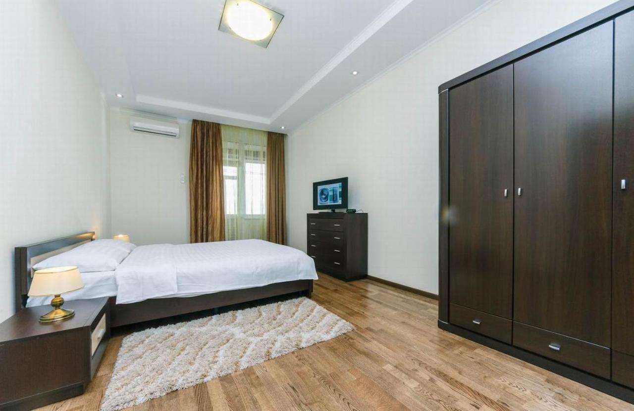 Vip In A New Building Near Lesi Ukrainki 7A Apartamento Kiev Exterior foto