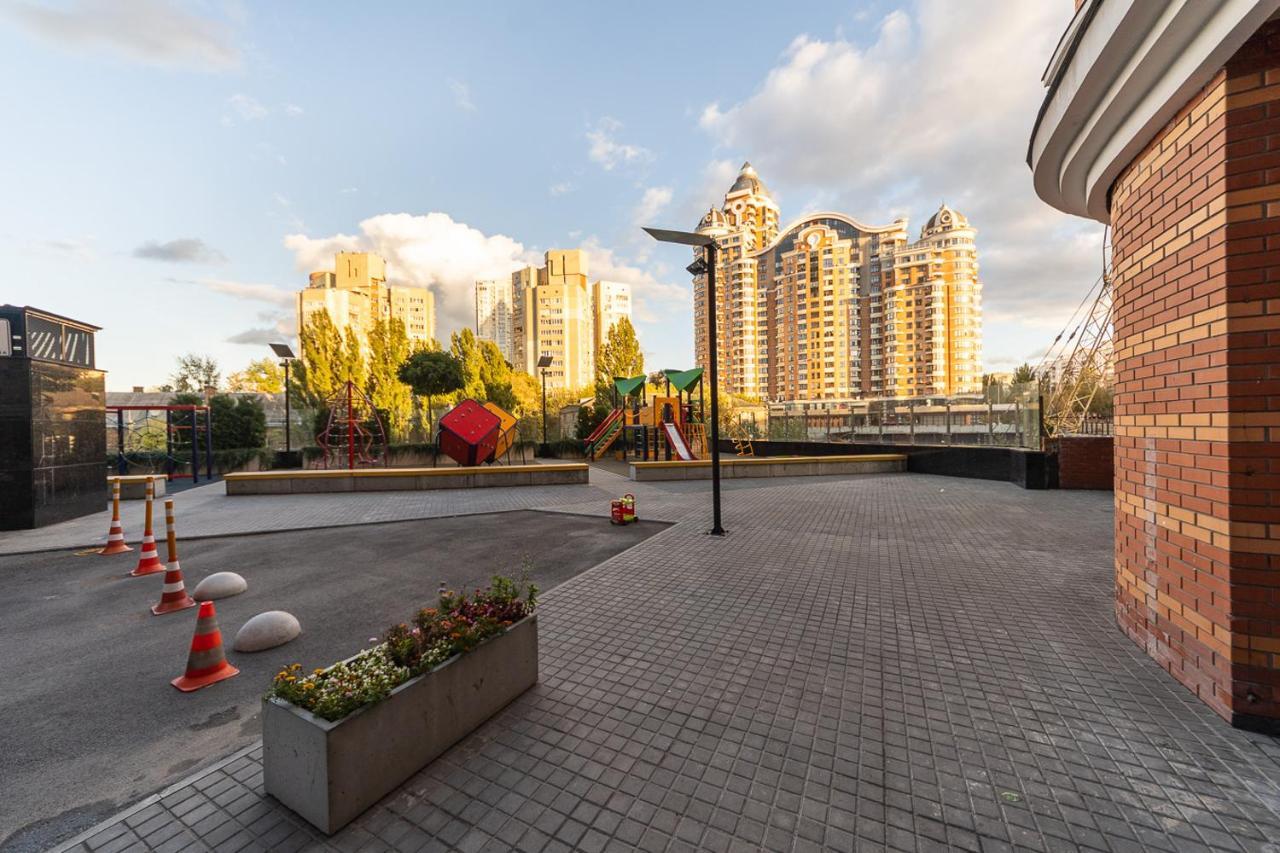 Vip In A New Building Near Lesi Ukrainki 7A Apartamento Kiev Exterior foto