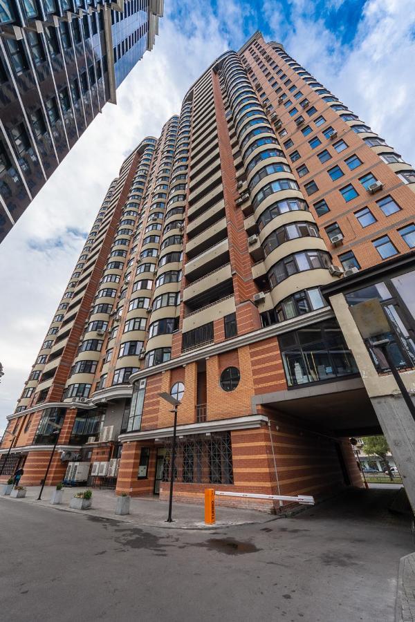 Vip In A New Building Near Lesi Ukrainki 7A Apartamento Kiev Exterior foto