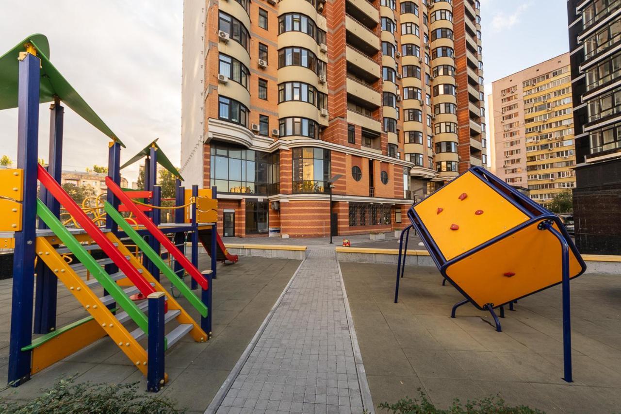 Vip In A New Building Near Lesi Ukrainki 7A Apartamento Kiev Exterior foto